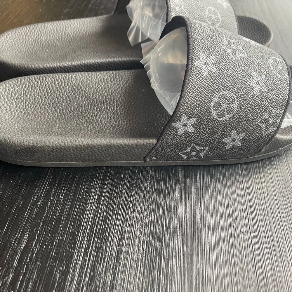 Classic sides with Black and Gray monogram size 45 EU Slide Sandals